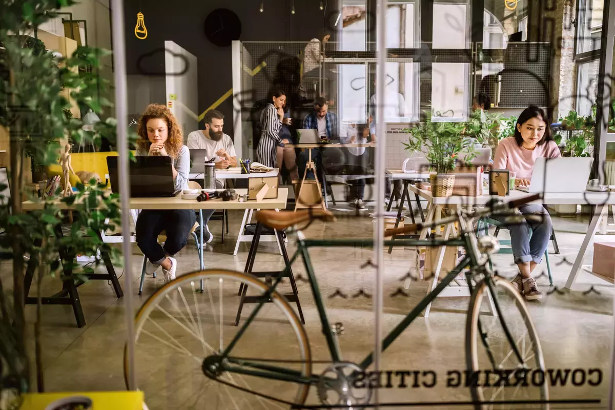 Blick in einen co-working space Blick in einen co-working space