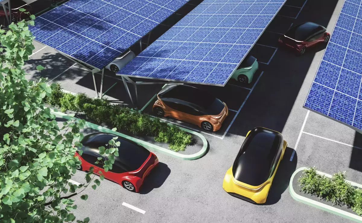 Mit Solarzellen überdachte Parkanlage für Elektroautos