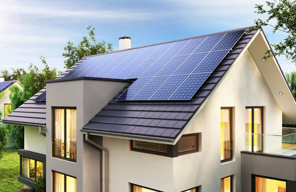 PV Solaranlage auf Dach - Quelle umweltfreundlichen Stroms