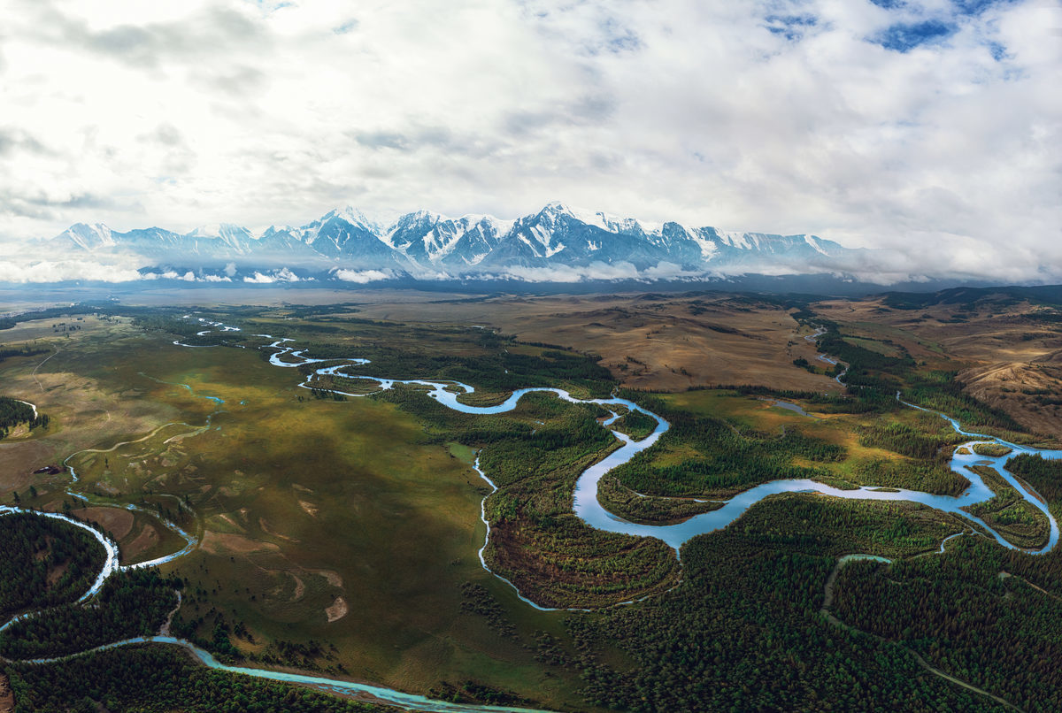 Der Chuya Fluss in der Kurai Steppe (Russland) Der Chuya Fluss in der Kurai Steppe (Russland)